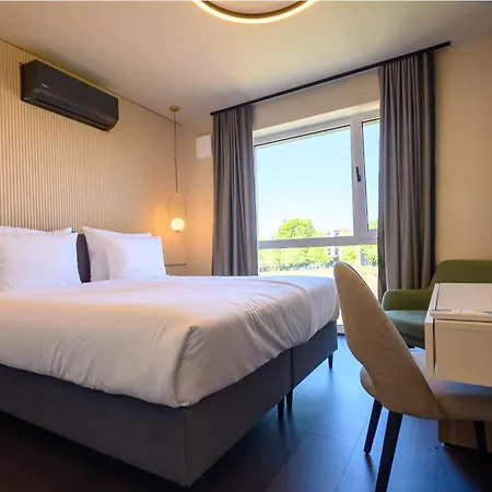 Hotel Adore 3*