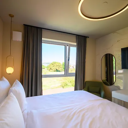 Hotel Adore 3*